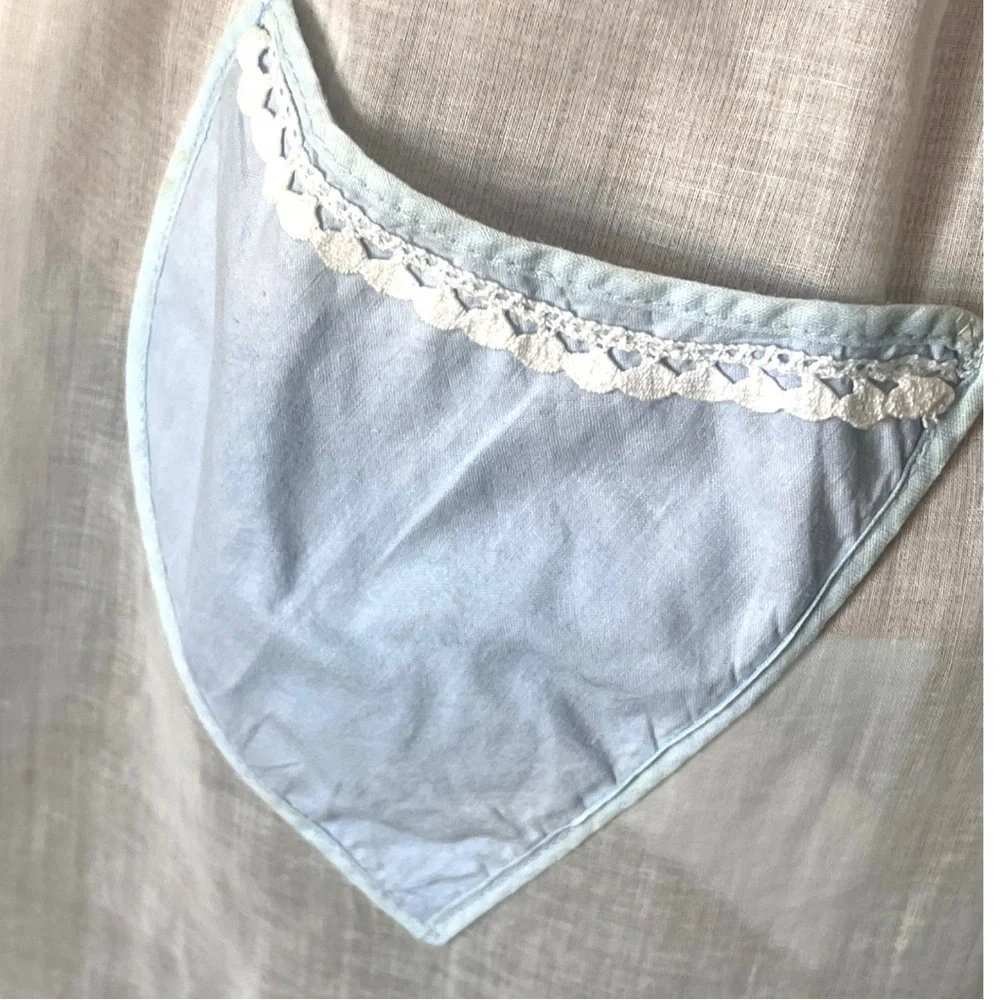 Vintage 1950s Womens Apron Elegant Blue White Floral Farmhouse Cottagecore